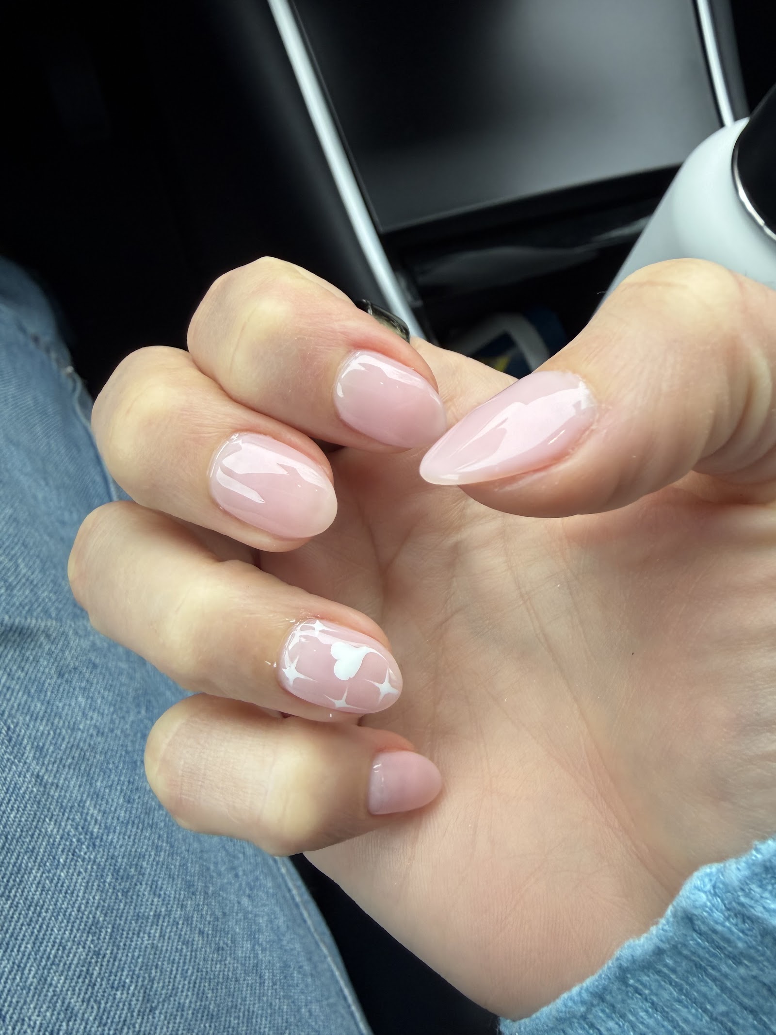 Oscar Nails & Spa logo